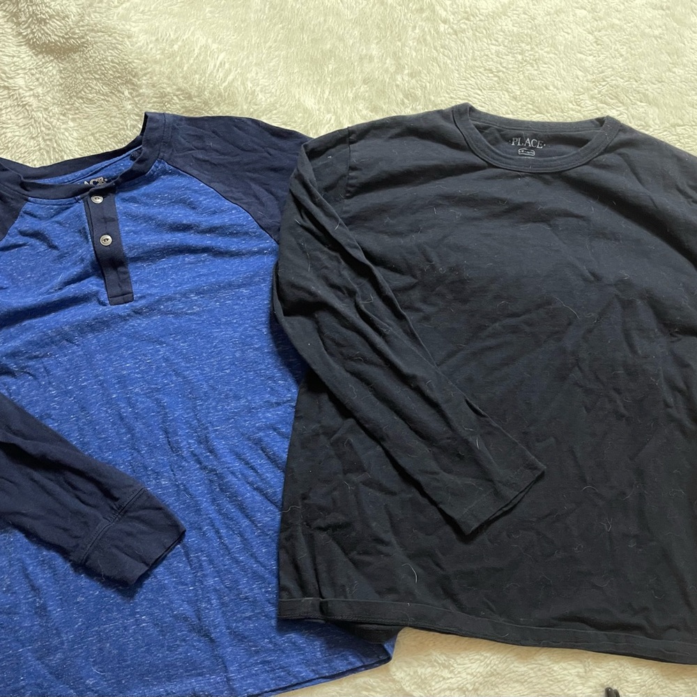 Children’s Place boys long sleeve tees ( Comes in a pack)